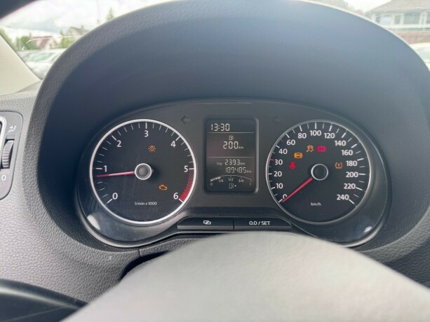 volkswagen-polo-diesel-2010-big-17