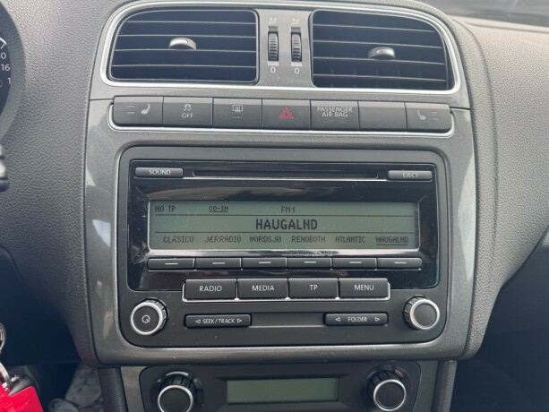 volkswagen-polo-diesel-2010-big-18