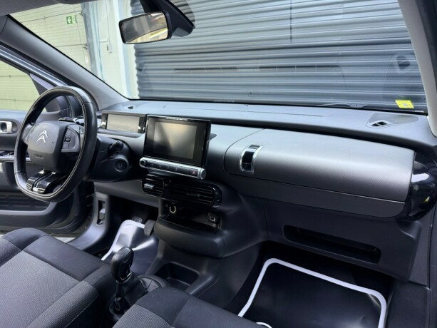 citroen-c4-cactus-bensin-2016-big-13