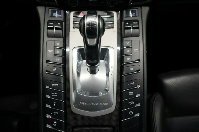porsche-panamera-bensin-2010-big-24