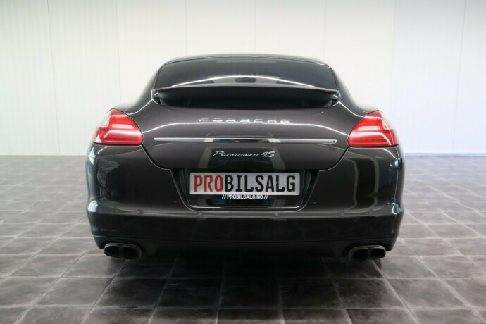 porsche-panamera-bensin-2010-big-3