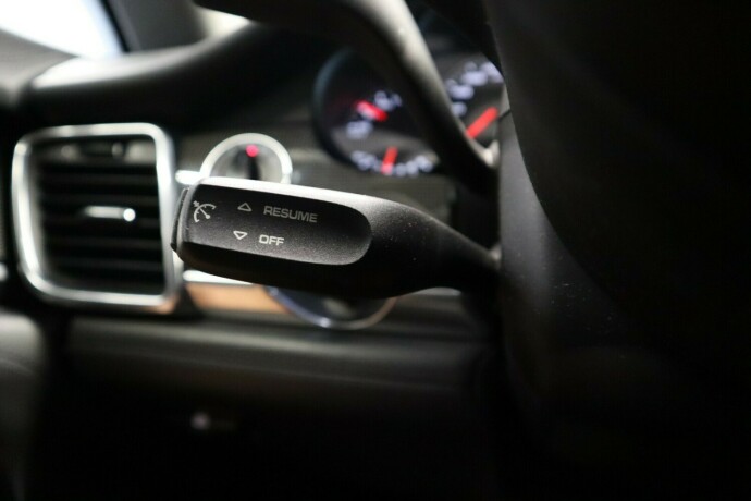 porsche-panamera-bensin-2010-big-33