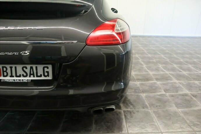 porsche-panamera-bensin-2010-big-5