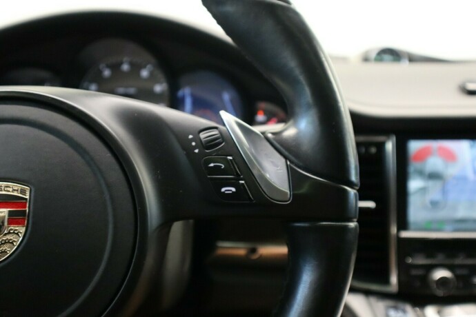 porsche-panamera-bensin-2010-big-31