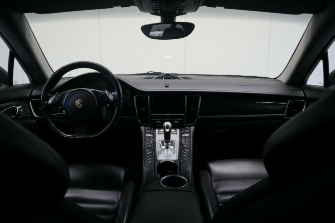 porsche-panamera-bensin-2010-big-19