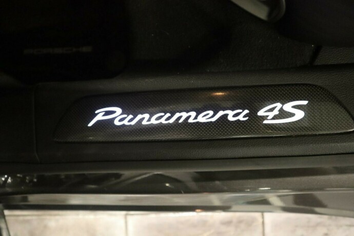 porsche-panamera-bensin-2010-big-35