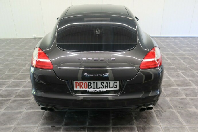 porsche-panamera-bensin-2010-big-2