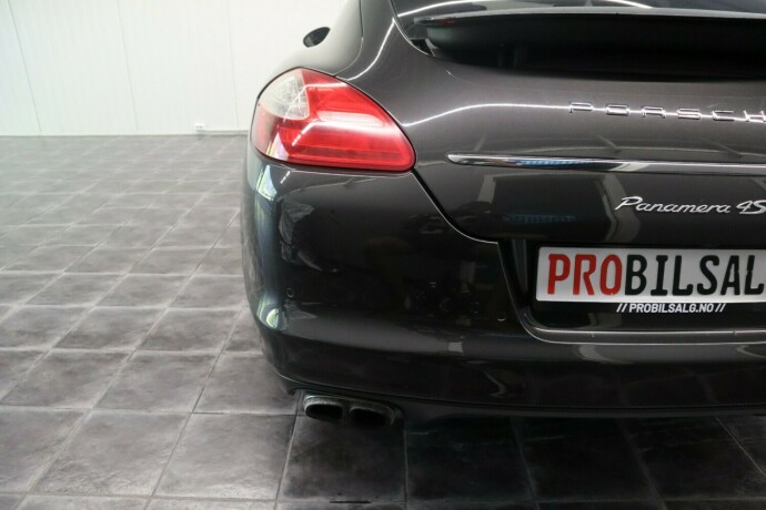 porsche-panamera-bensin-2010-big-4