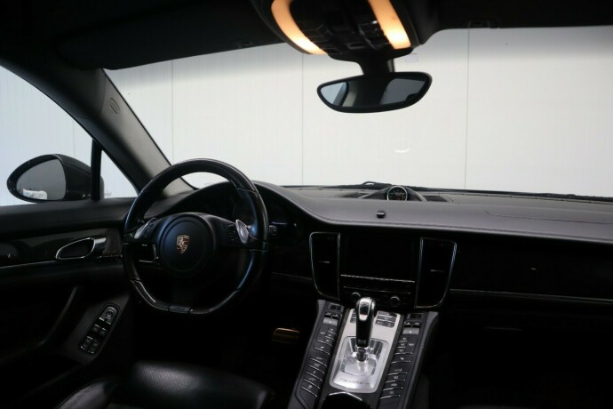 porsche-panamera-bensin-2010-big-18