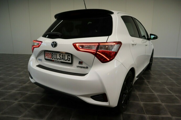 toyota-yaris-elektrisitetbensin-2020-big-13