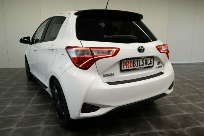 toyota-yaris-elektrisitetbensin-2020-big-12