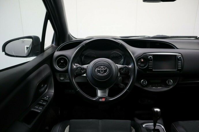 toyota-yaris-elektrisitetbensin-2020-big-20