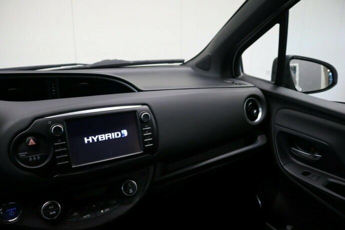 toyota-yaris-elektrisitetbensin-2020-big-21