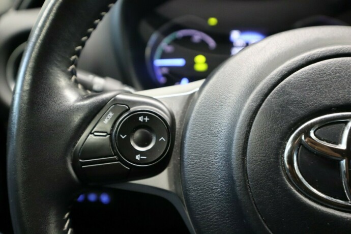 toyota-yaris-elektrisitetbensin-2020-big-27