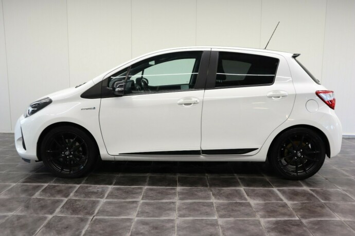 toyota-yaris-elektrisitetbensin-2020-big-3