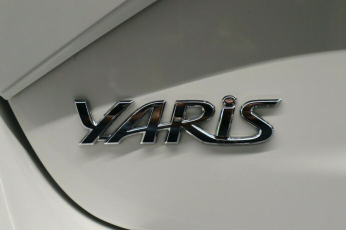 toyota-yaris-elektrisitetbensin-2020-big-15