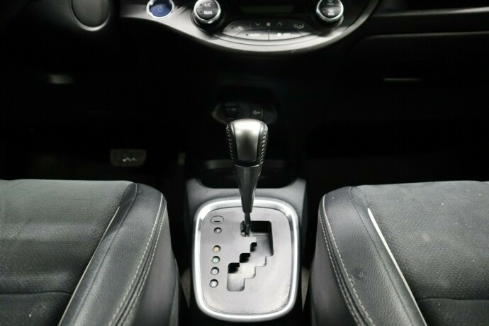 toyota-yaris-elektrisitetbensin-2020-big-23