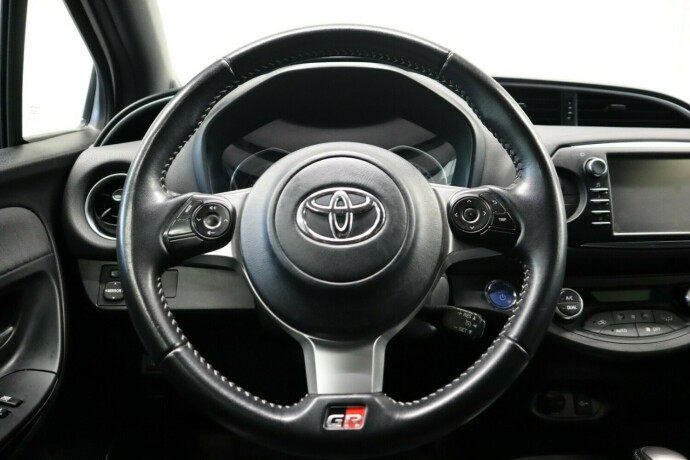 toyota-yaris-elektrisitetbensin-2020-big-29