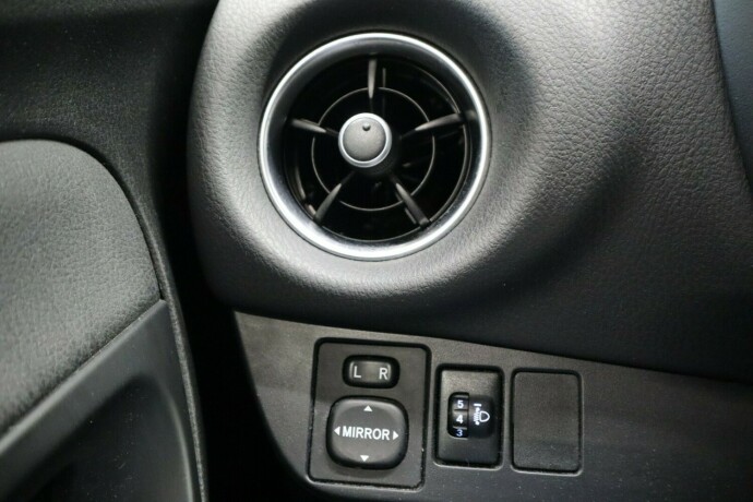 toyota-yaris-elektrisitetbensin-2020-big-31