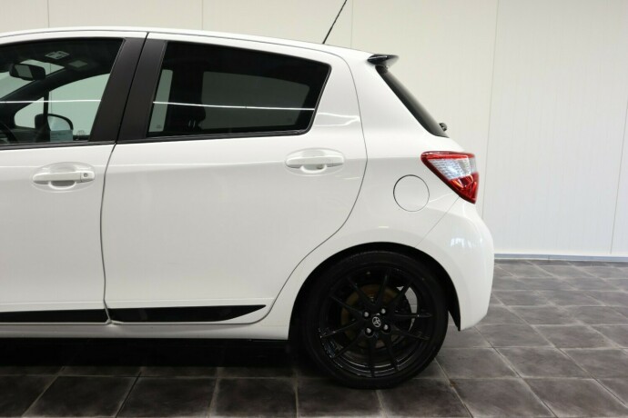 toyota-yaris-elektrisitetbensin-2020-big-5