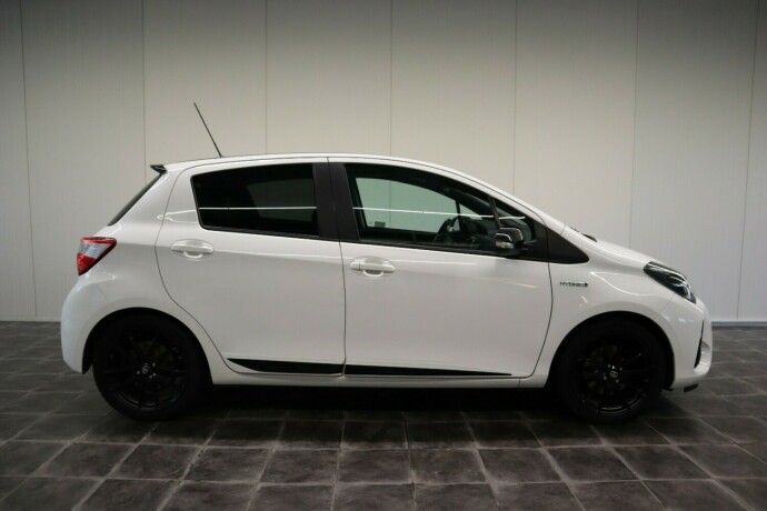 toyota-yaris-elektrisitetbensin-2020-big-2