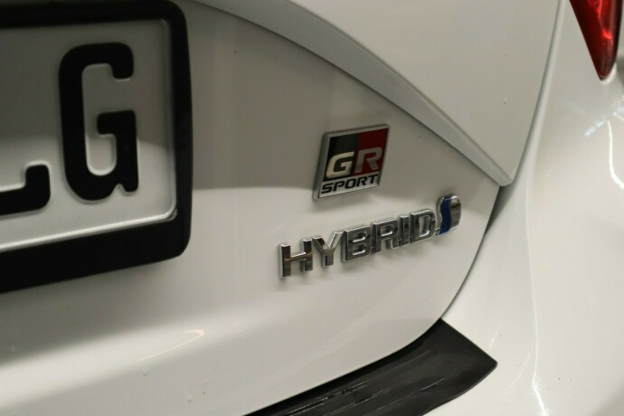 toyota-yaris-elektrisitetbensin-2020-big-16