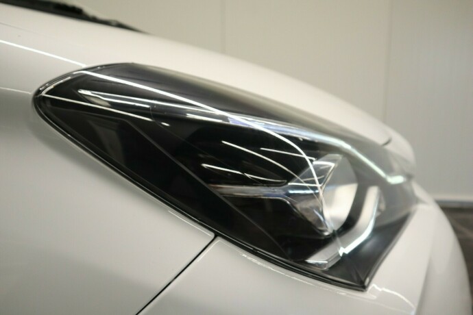 toyota-yaris-elektrisitetbensin-2020-big-42