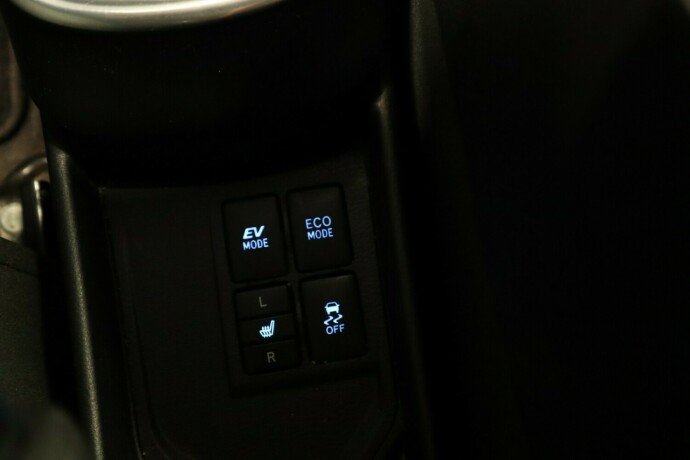 toyota-yaris-elektrisitetbensin-2020-big-30