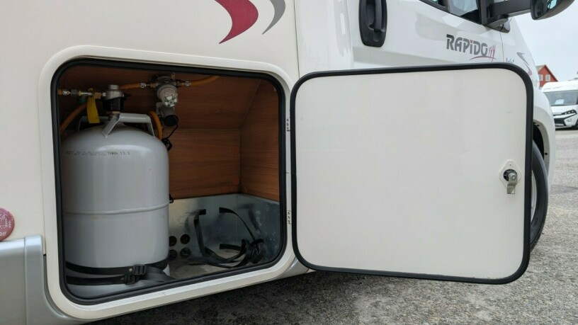 rapido-776ff-lav-seng-senkeseng-truma-6kw-eh-skinn-topputgave-fukttest-gasstest-tilstandsrapport-diesel-2011-big-8