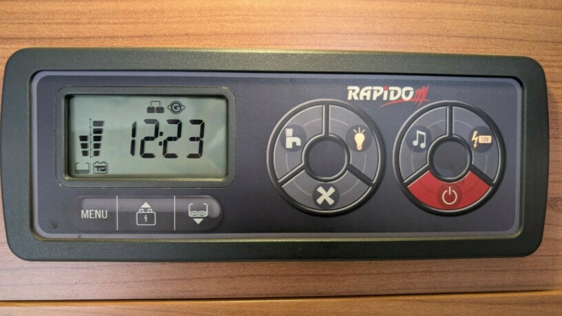 rapido-776ff-lav-seng-senkeseng-truma-6kw-eh-skinn-topputgave-fukttest-gasstest-tilstandsrapport-diesel-2011-big-49