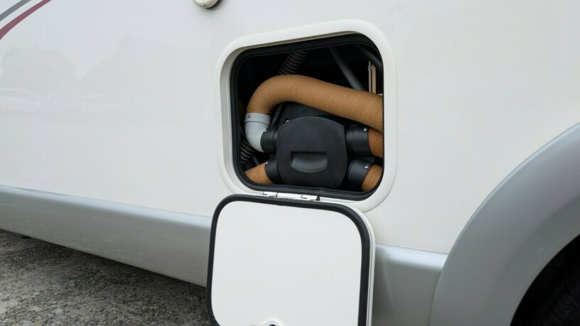 rapido-776ff-lav-seng-senkeseng-truma-6kw-eh-skinn-topputgave-fukttest-gasstest-tilstandsrapport-diesel-2011-big-13