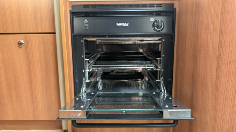 rapido-776ff-lav-seng-senkeseng-truma-6kw-eh-skinn-topputgave-fukttest-gasstest-tilstandsrapport-diesel-2011-big-46