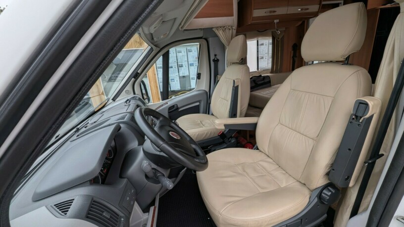 rapido-776ff-lav-seng-senkeseng-truma-6kw-eh-skinn-topputgave-fukttest-gasstest-tilstandsrapport-diesel-2011-big-16