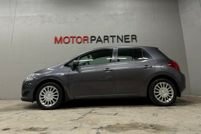 toyota-auris-bensin-2008-big-3