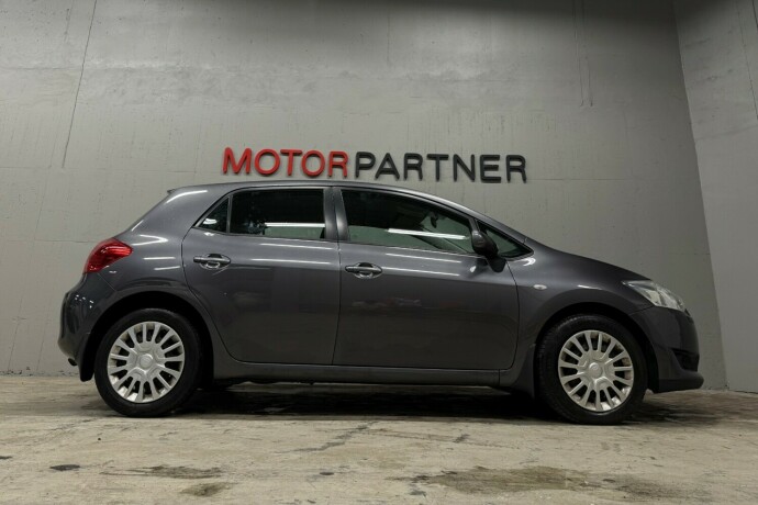 toyota-auris-bensin-2008-big-7