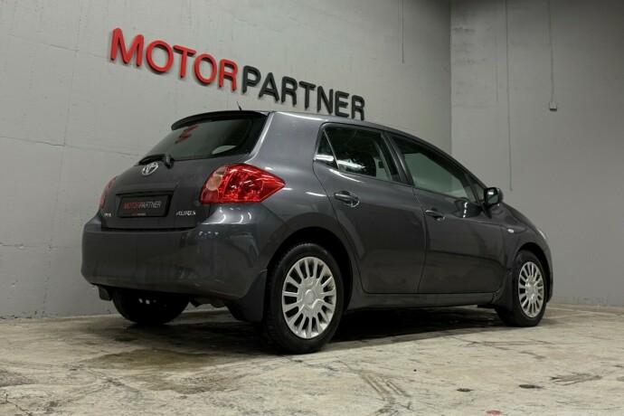 toyota-auris-bensin-2008-big-6