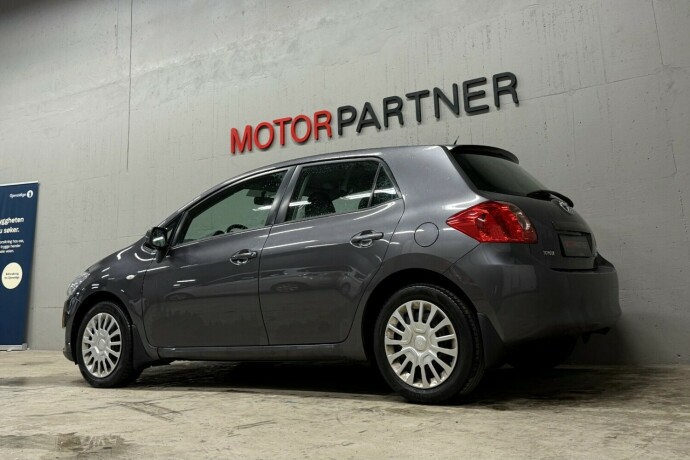 toyota-auris-bensin-2008-big-4
