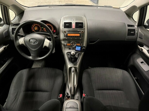 toyota-auris-bensin-2008-big-9
