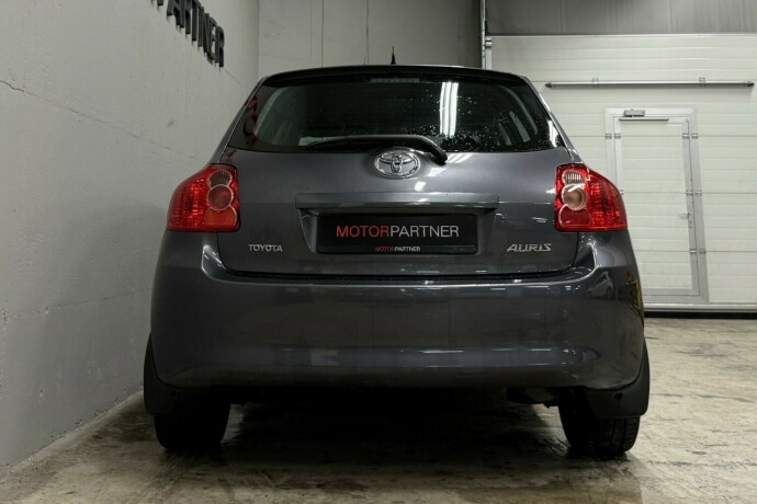 toyota-auris-bensin-2008-big-5