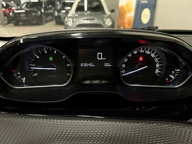 peugeot-208-bensin-2016-big-15