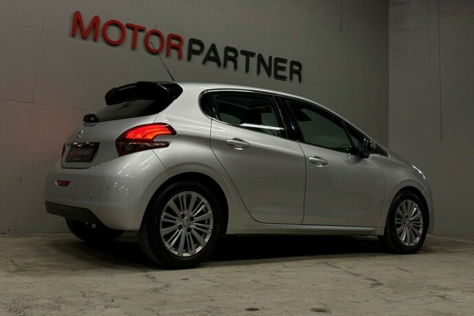 peugeot-208-bensin-2016-big-7