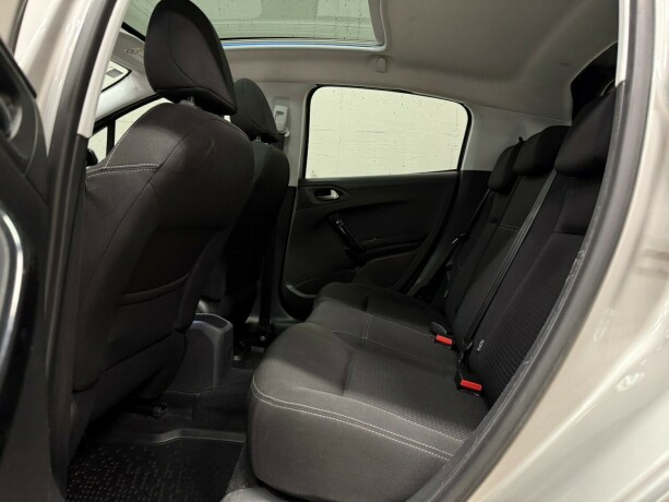 peugeot-208-bensin-2016-big-14