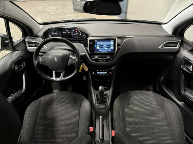 peugeot-208-bensin-2016-big-11
