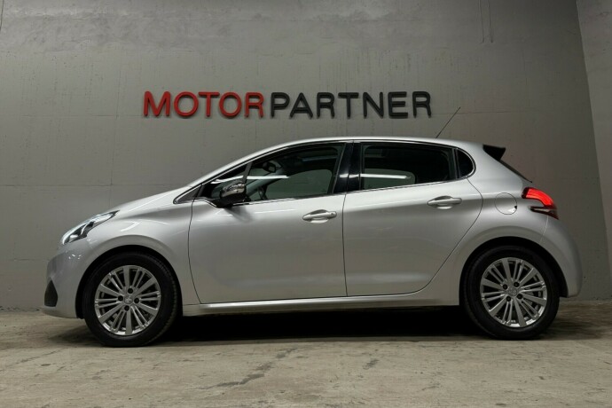 peugeot-208-bensin-2016-big-3