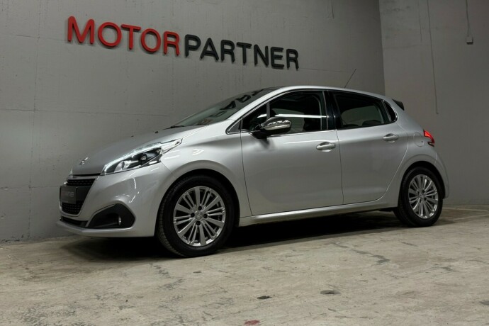 peugeot-208-bensin-2016-big-0