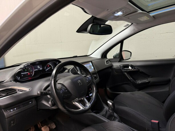 peugeot-208-bensin-2016-big-10