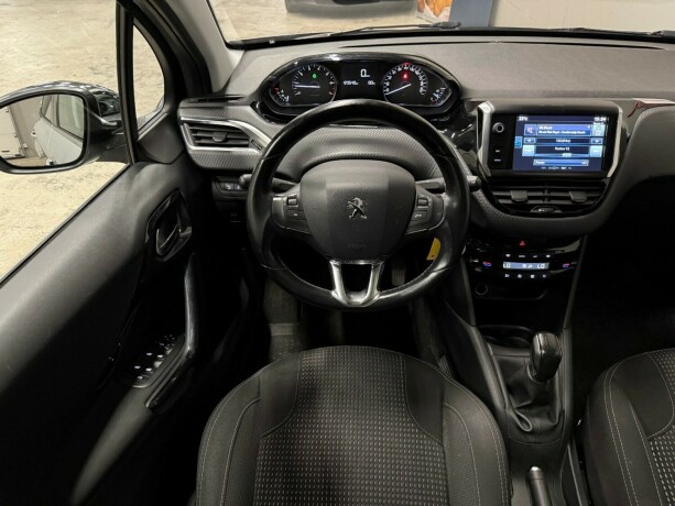peugeot-208-bensin-2016-big-12