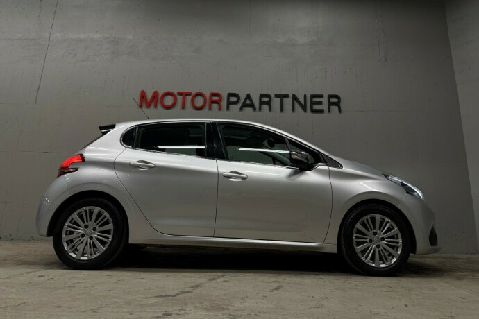 peugeot-208-bensin-2016-big-8