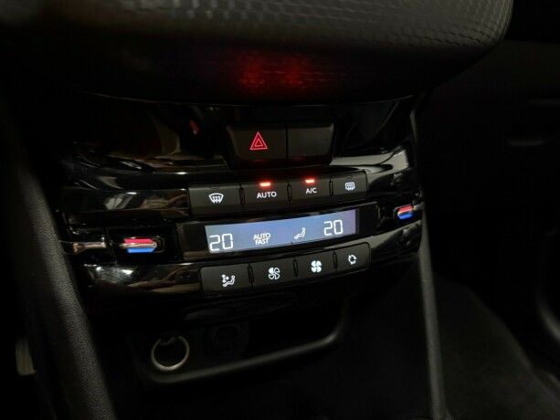 peugeot-208-bensin-2016-big-21
