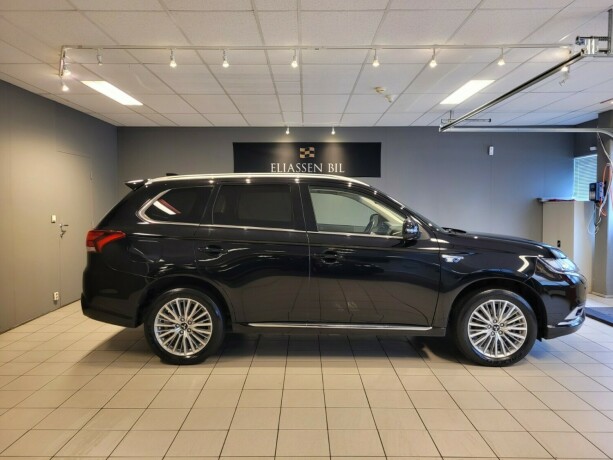 mitsubishi-outlander-elektrisitetbensin-2019-big-3